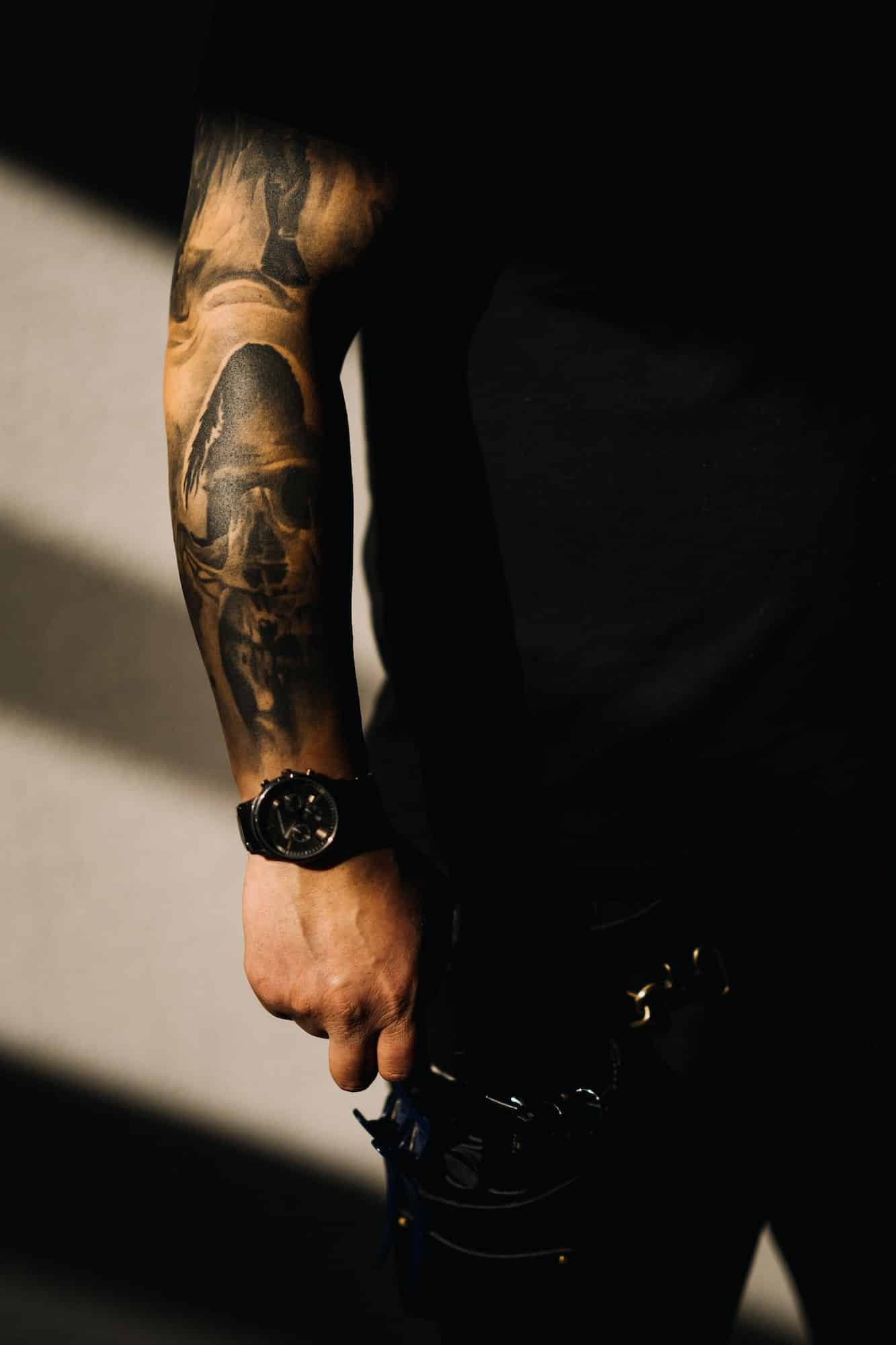 Tattooed arm of a hairdresser