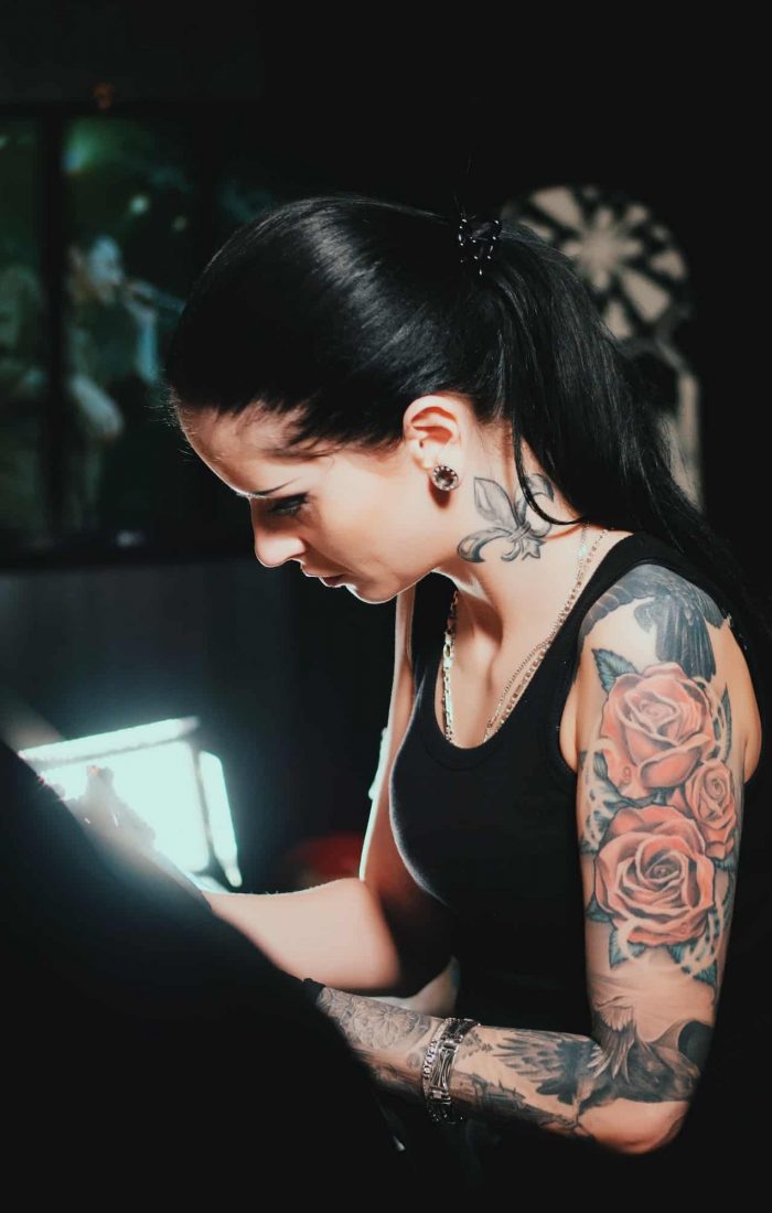 tattoo artist demonstrates the process of getting black tattoo with paint. Concentrated female, Simple Back Tattoos For Guys, Tattoo And Piercing, Tattoo And Piercing Studio Coulsdon