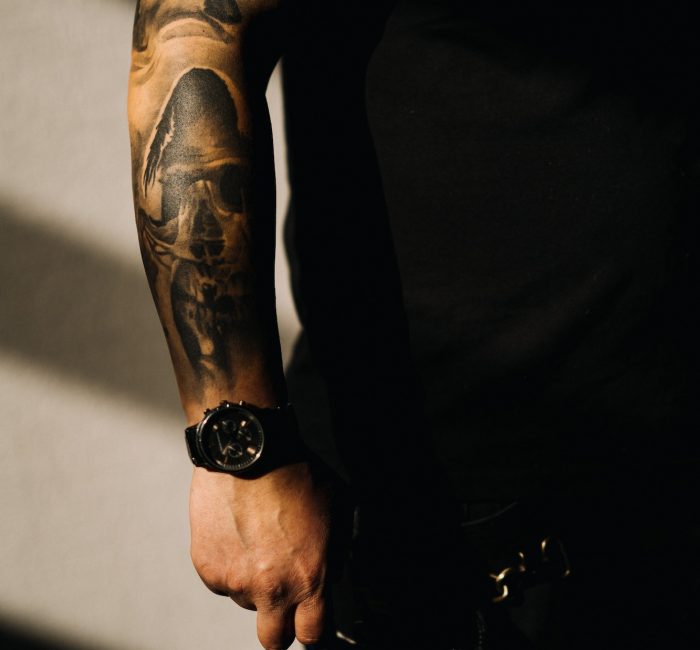 Tattooed arm of a hairdresser