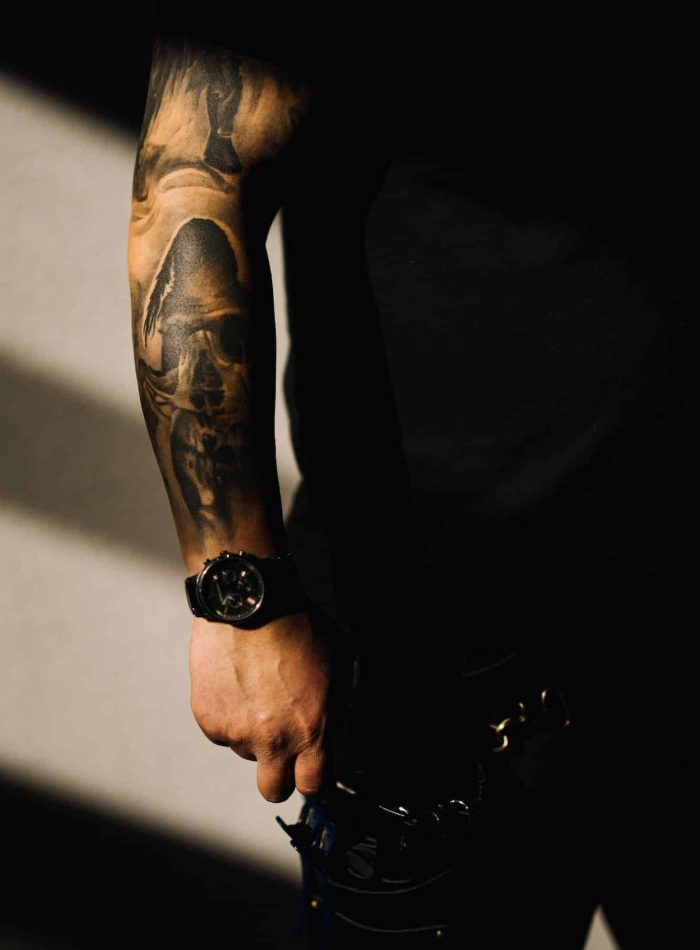 Tattooed arm of a hairdresser